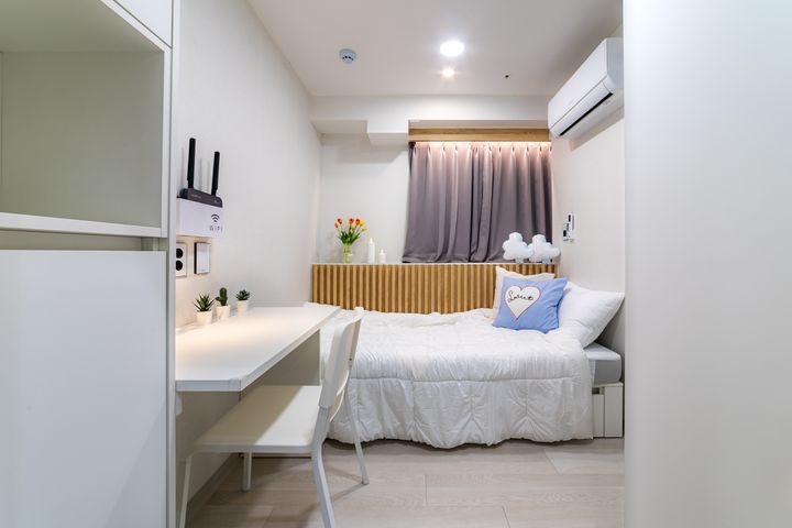 Room 302 5th image