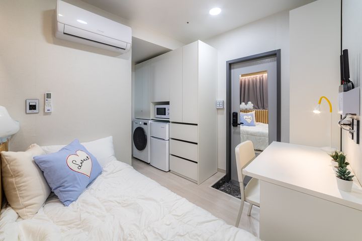Room 302 0th image