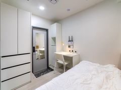 Room 302 7th image
