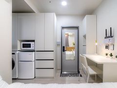 Room 302 6th image
