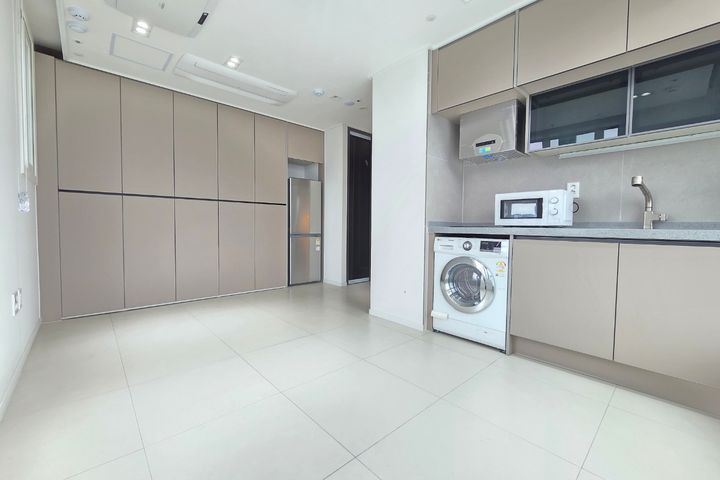 Newly built officetel near Jungang Station 3th image