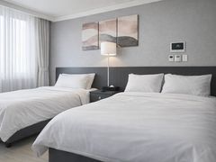 Newly built hotel near Yeosu City Hall in Hak 0th image