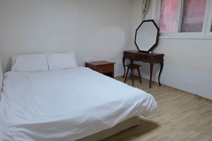 Two-room apartment near Hapjeong Station, Man 3th image