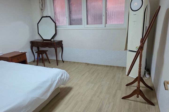 Two-room apartment near Hapjeong Station, Man 4th image