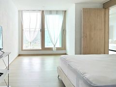 Neat home with an ocean view 11th image