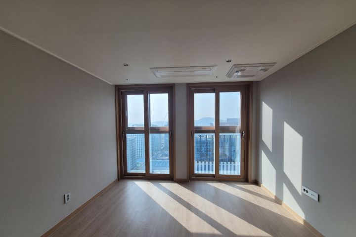 Newly built, fully furnished, hotel-style res 1th image