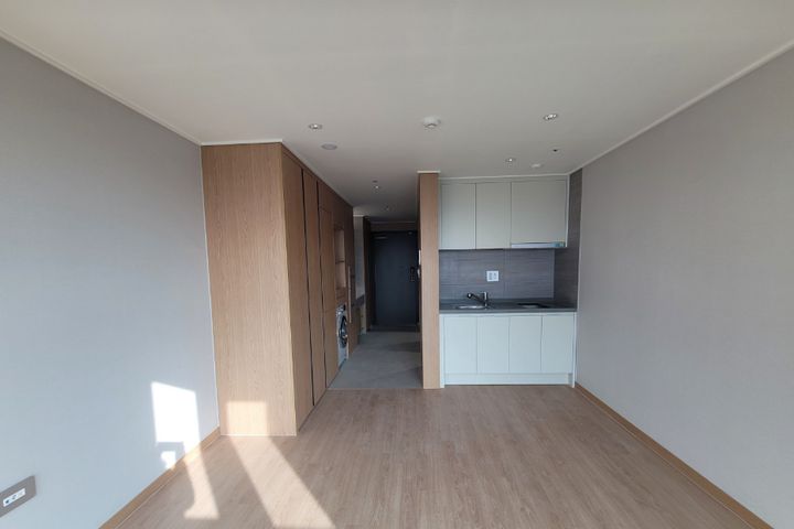 Newly built, fully furnished, hotel-style res 2th image