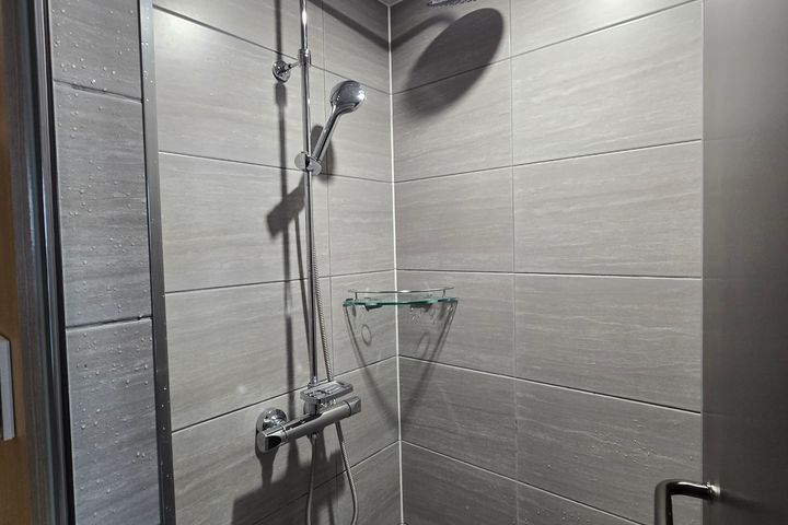 Newly built, fully furnished, hotel-style res 8th image