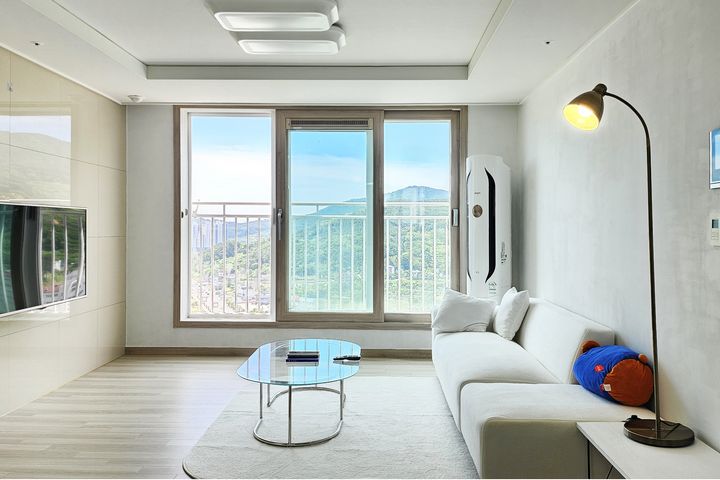 Neat home with an ocean view 12th image