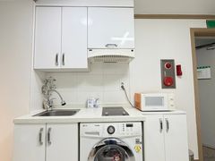 4-minute walk to Sinchon, 9-minute walk to Ho 7th image