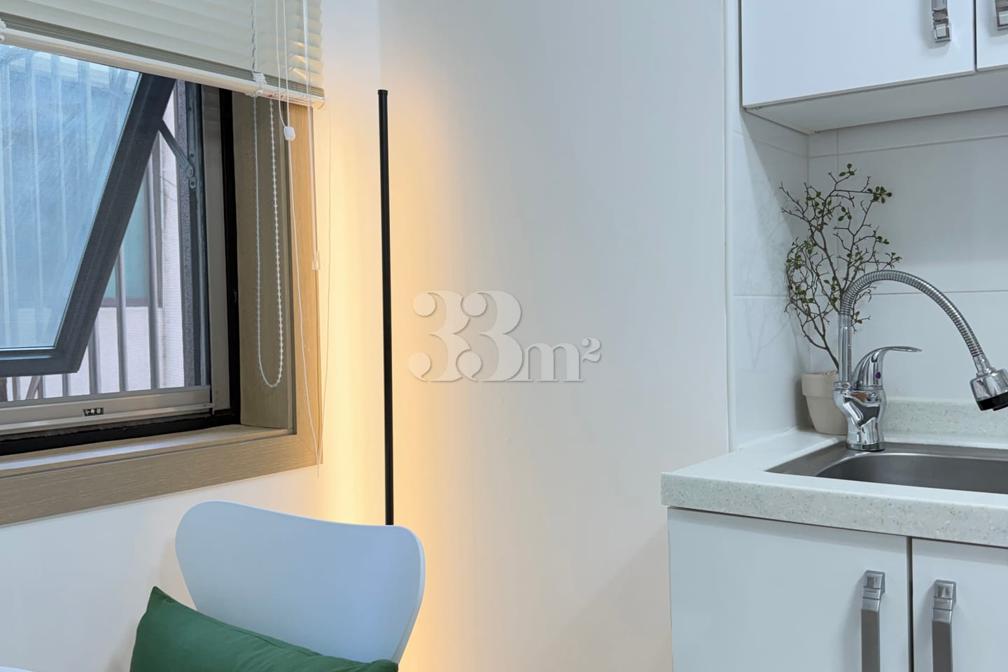 4-minute walk to Sinchon, 9-minute walk to Ho 4th image