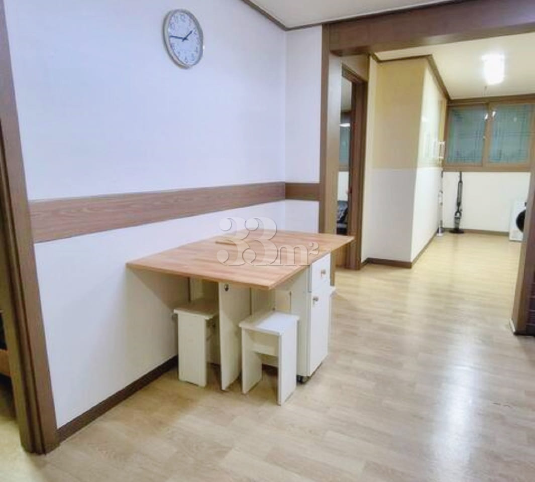 Dongdaemun Fully Furnished Unit with 3 Queen 2th image