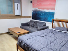 Dongdaemun Fully Furnished Unit with 3 Queen 7th image