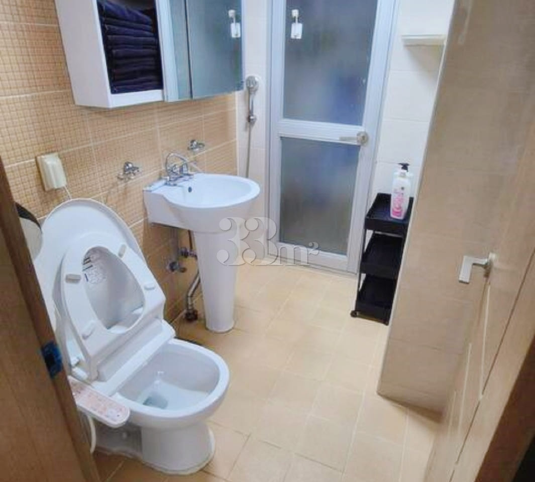 Dongdaemun Fully Furnished Unit with 3 Queen 5th image