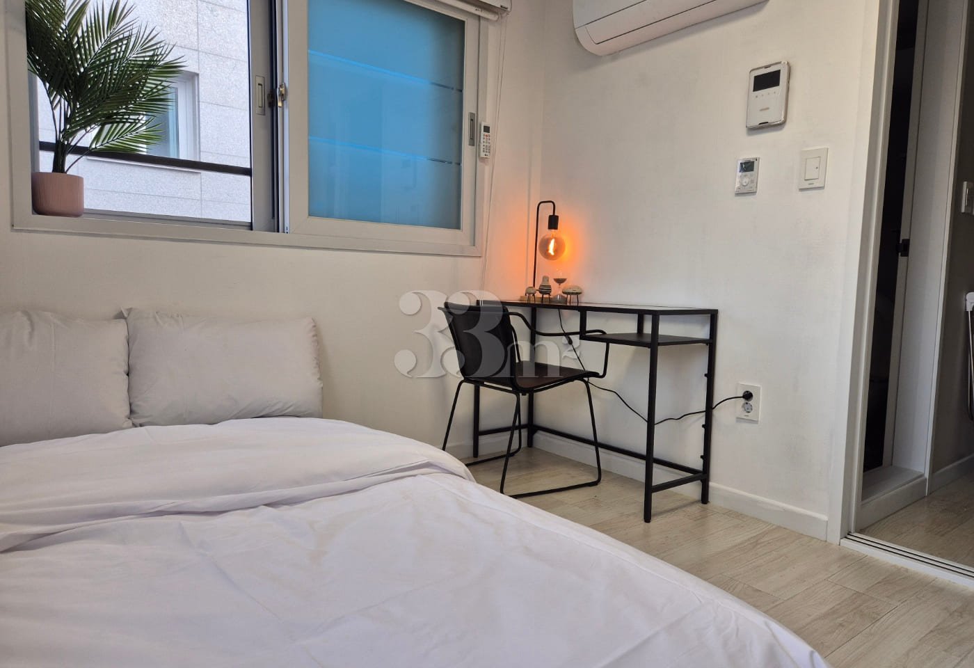❤️ Sunny, newly built unit with windows on tw 3th image