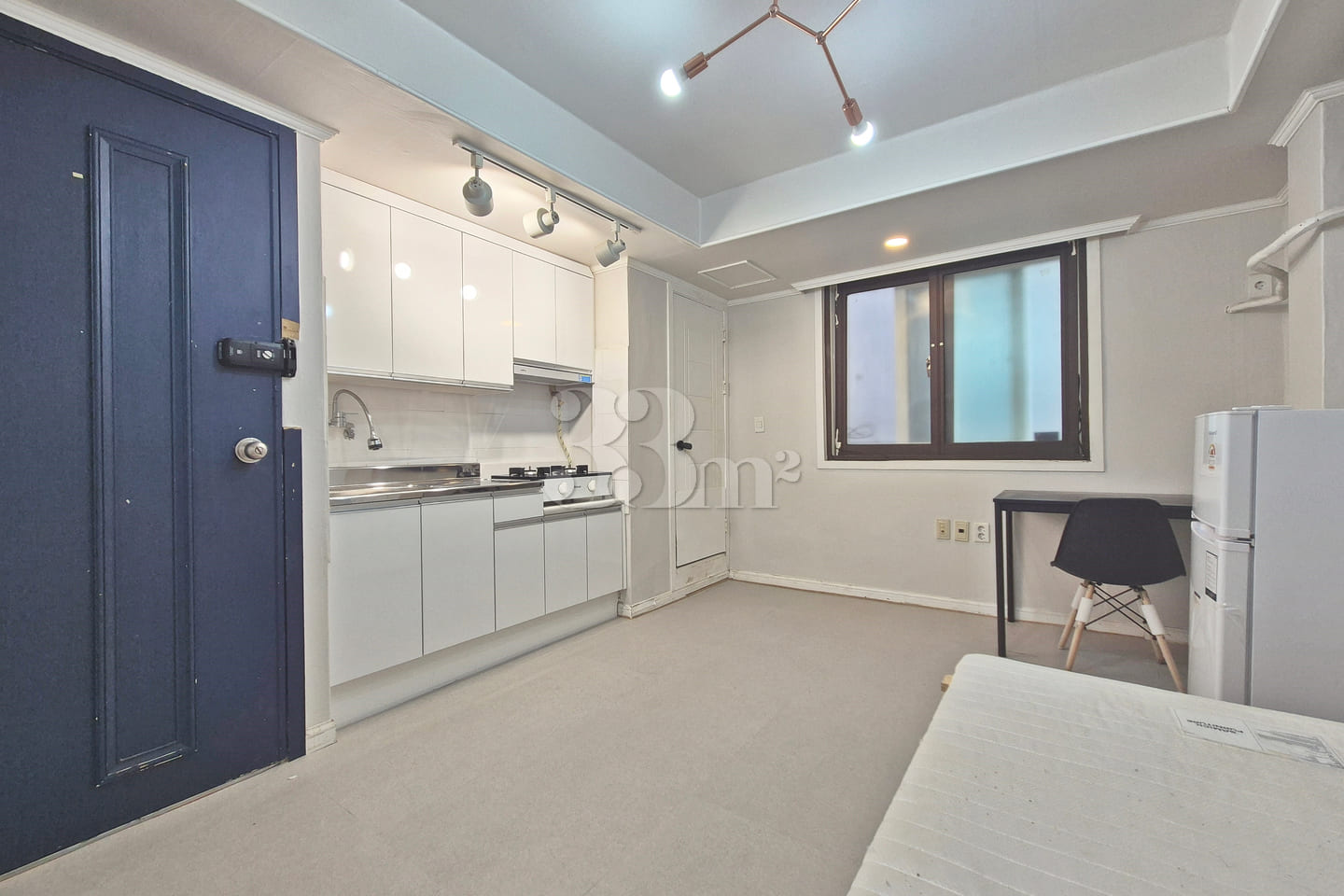 Neat studio apartment, 2 minutes from Sinchon 0th image