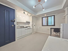 Neat studio apartment, 2 minutes from Sinchon 0th image
