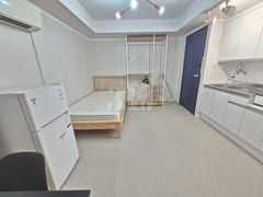 Neat studio apartment, 2 minutes from Sinchon 3th image