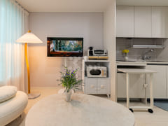 Newly built, fully furnished two-room unit ne 3th image