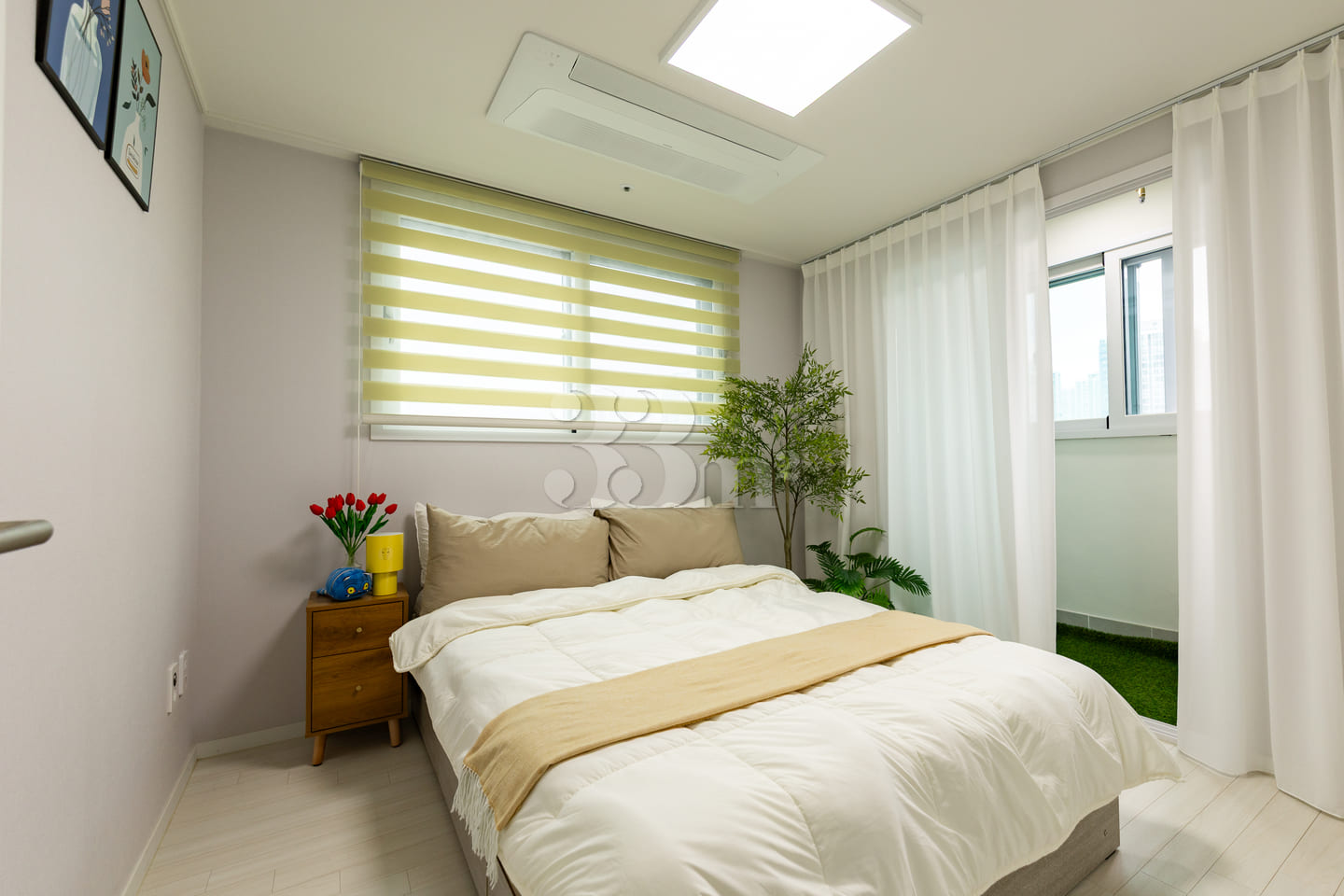 Newly built, fully furnished two-room unit ne 12th image