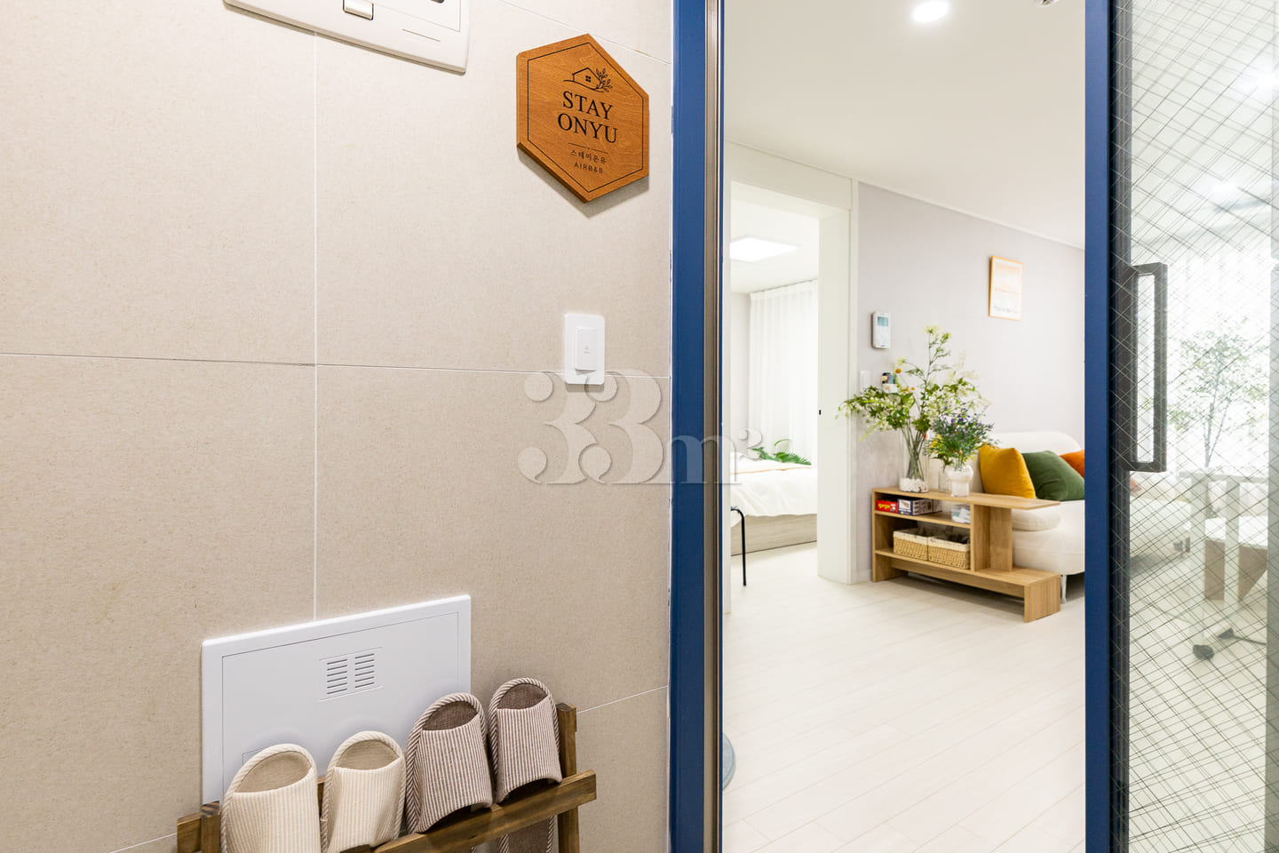 Newly built, fully furnished two-room unit ne 9th image