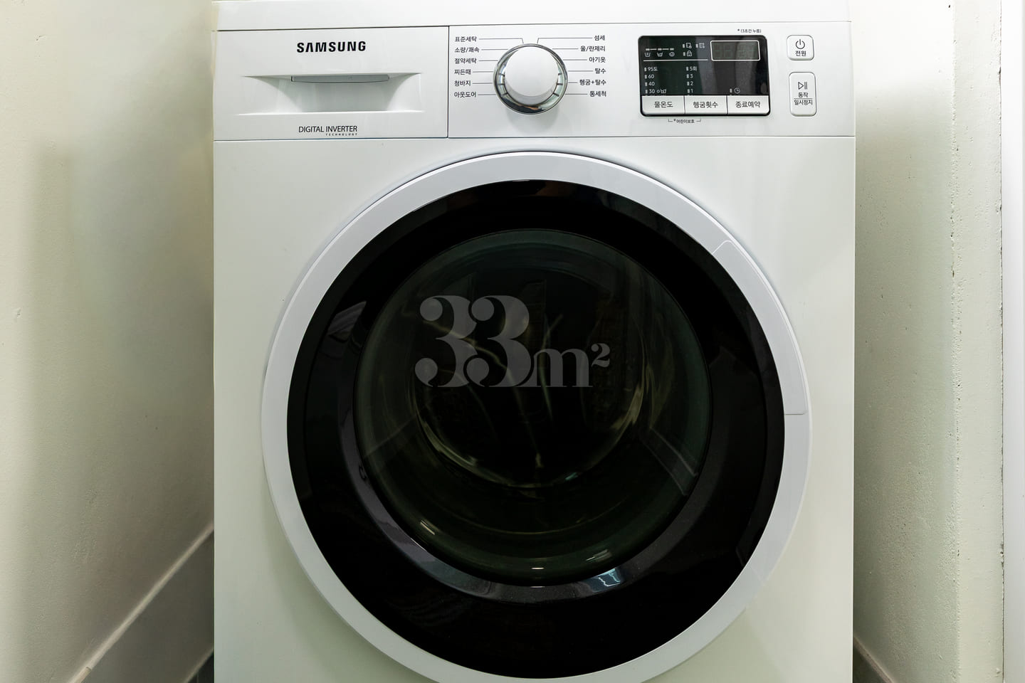Newly built, fully furnished two-room unit ne 16th image