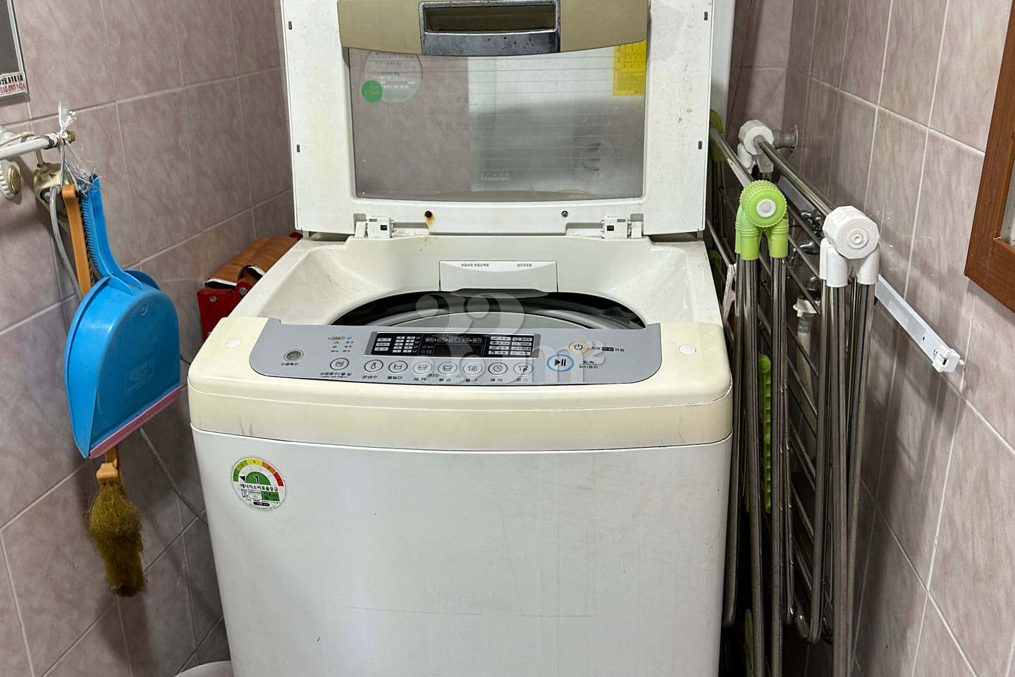 Fully furnished, right next to Hongdae Statio 7th image