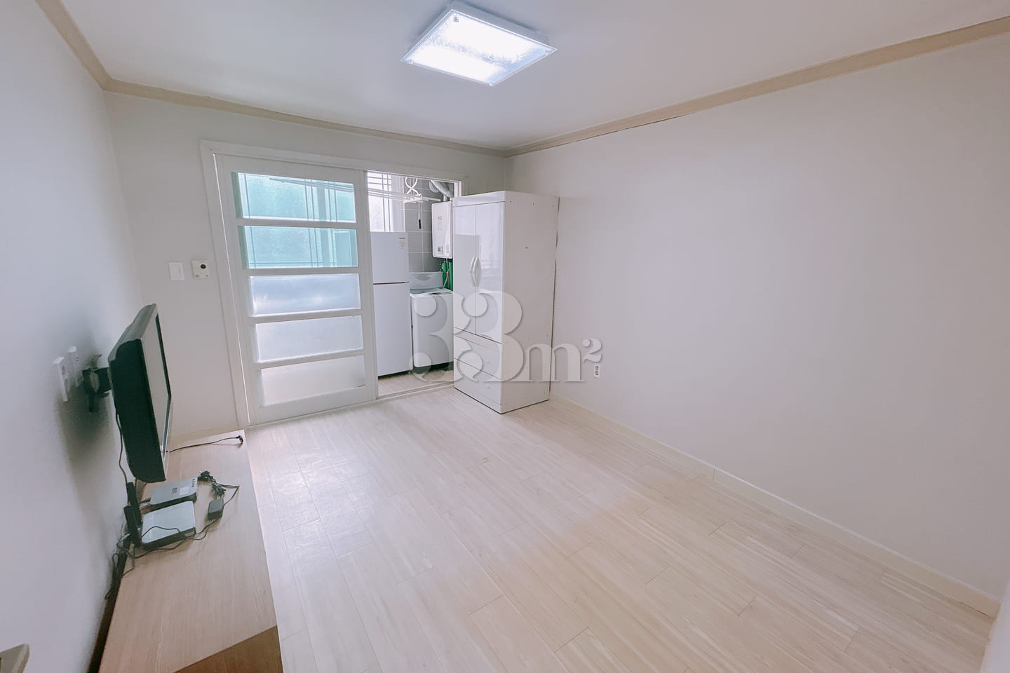 Northeast-facing studio apartment 7th image