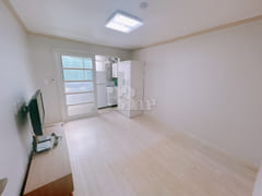 Northeast-facing studio apartment 7th image