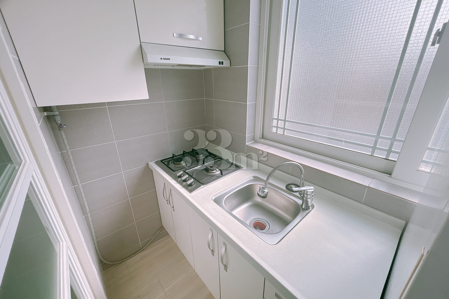 Northeast-facing studio apartment 3th image