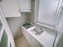 Northeast-facing studio apartment 3th image