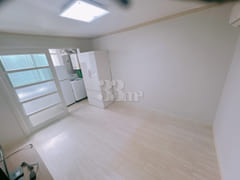 Northeast-facing studio apartment 4th image