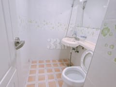 Northeast-facing studio apartment 6th image
