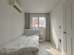 Fully renovated two-room unit in Yeoksam, Gan 12th image