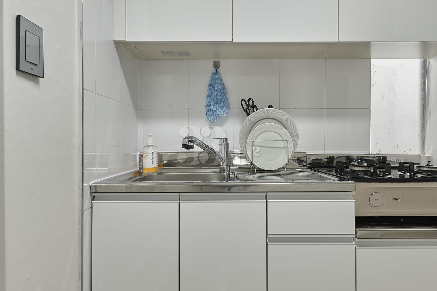 Fully renovated two-room unit in Yeoksam, Gan 13th image