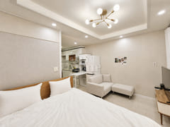 Heart of Gangnam, fully furnished, parking av 1th image