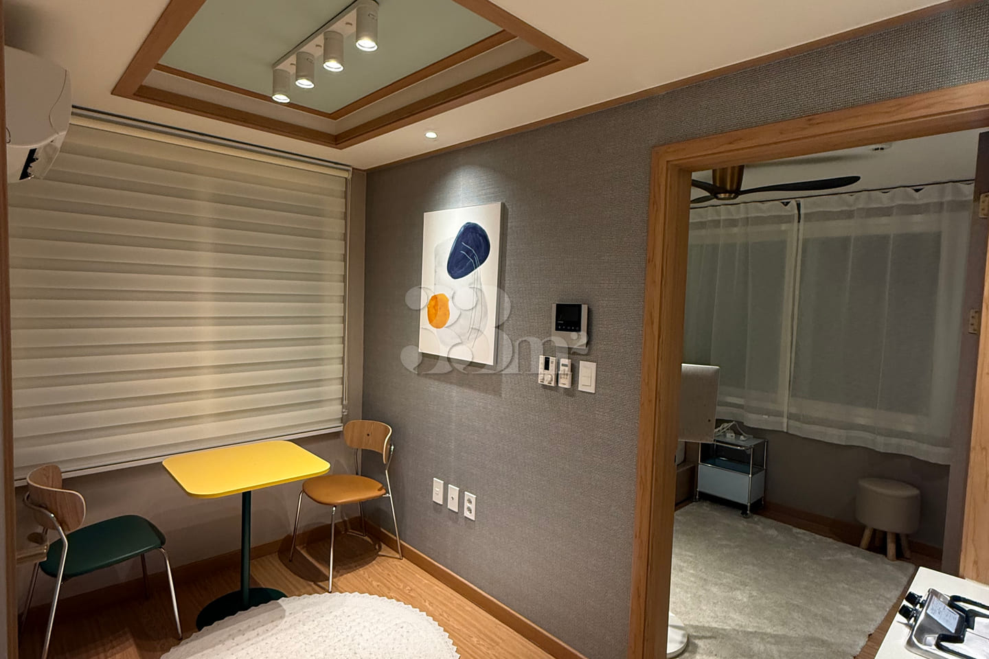 Seonjeongneung Atmospheric Wood-Themed Room 3th image