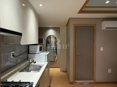 Seonjeongneung Atmospheric Wood-Themed Room 2th image