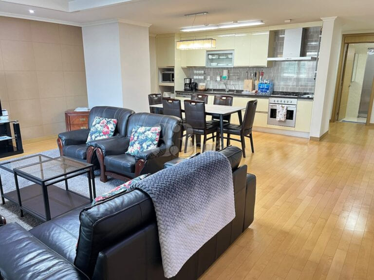 Unit 202, 3 bedrooms, 2 bathrooms 1th image