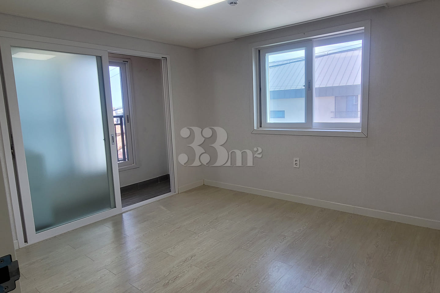 Spacious and clean Room 203 3th image