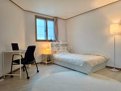 Studio apartment, 3-minute walk from Sinyongs 1th image