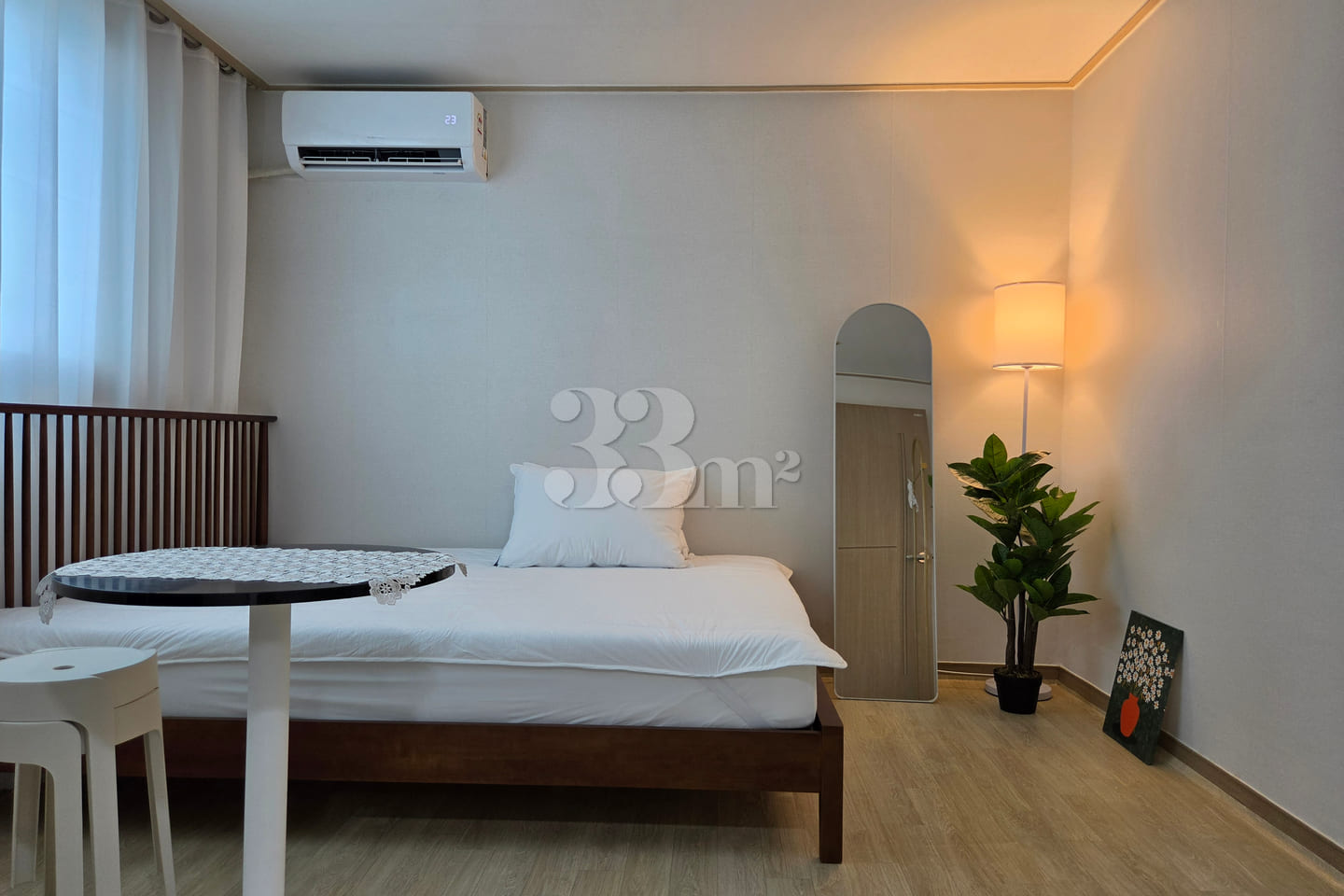 Fully furnished, parking included, located in 18th image