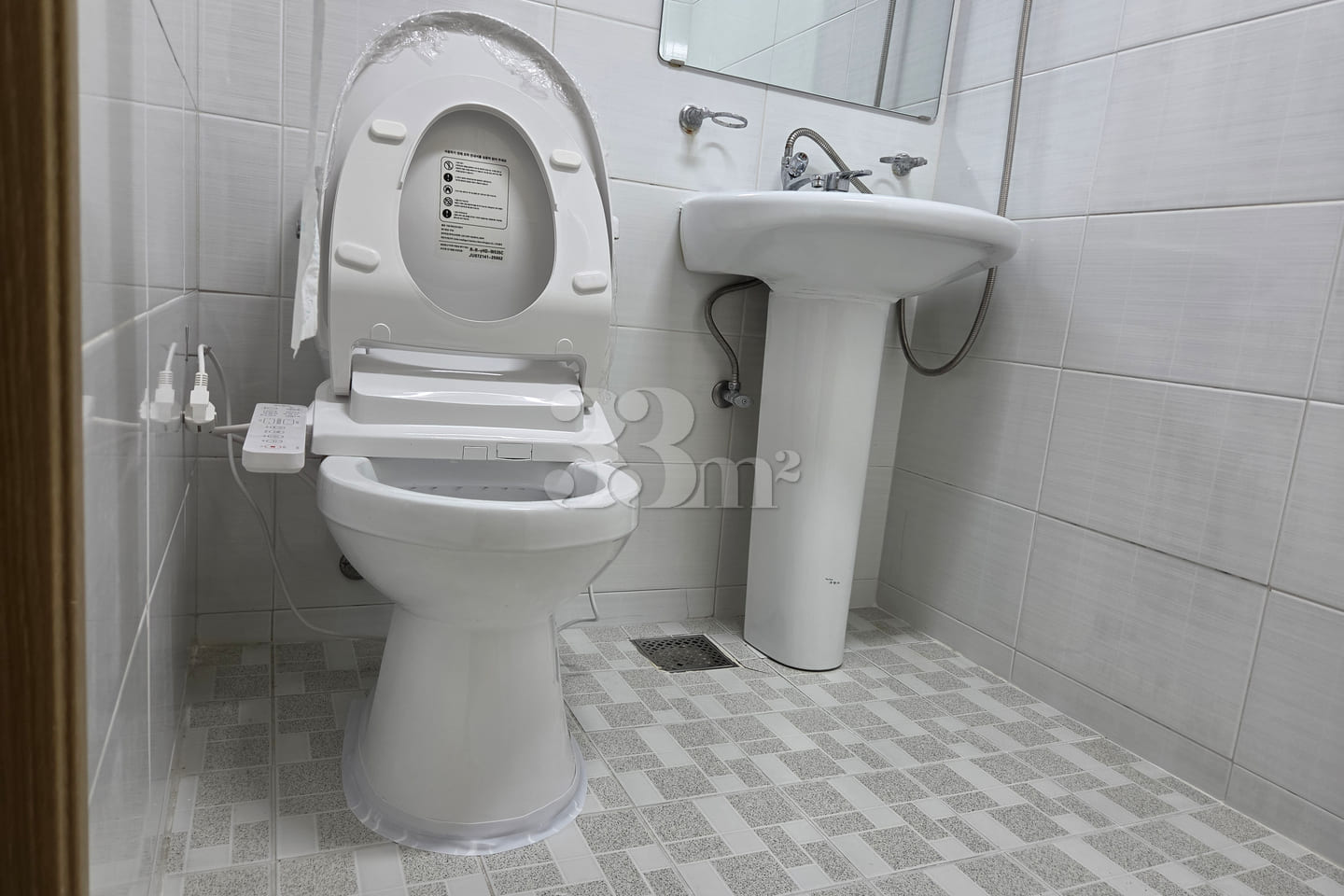 Fully furnished, parking included, located in 14th image