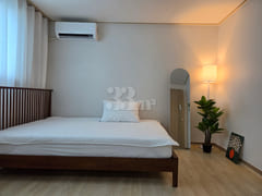 Fully furnished, parking included, located in 17th image