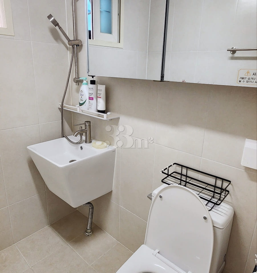 Fully renovated mini two-room unit with new a 9th image