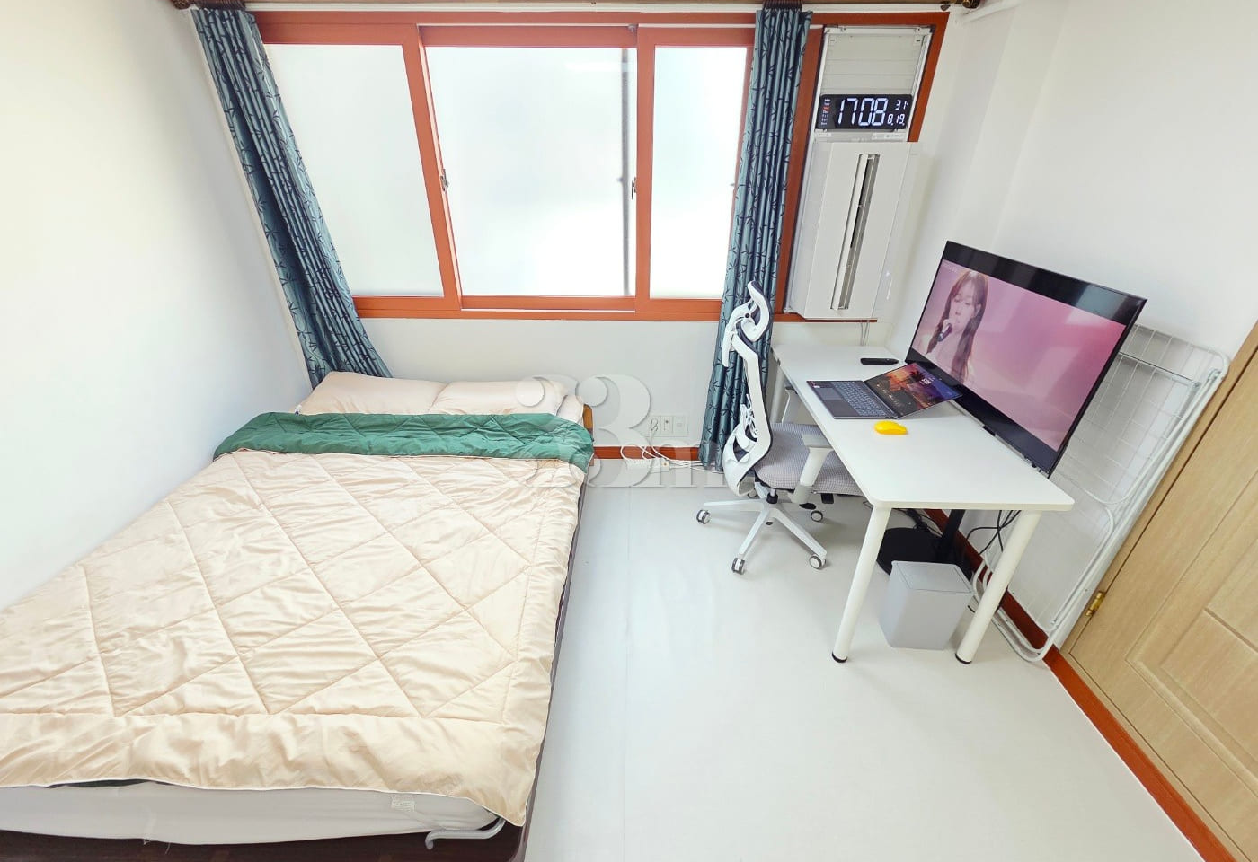 Yeonsan Station Obang Mat-gil: A Transportati 2th image