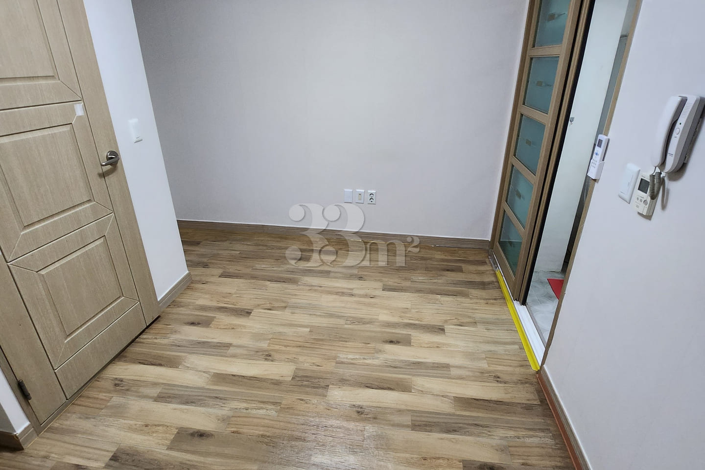 Cozy second-floor studio apartment 1th image