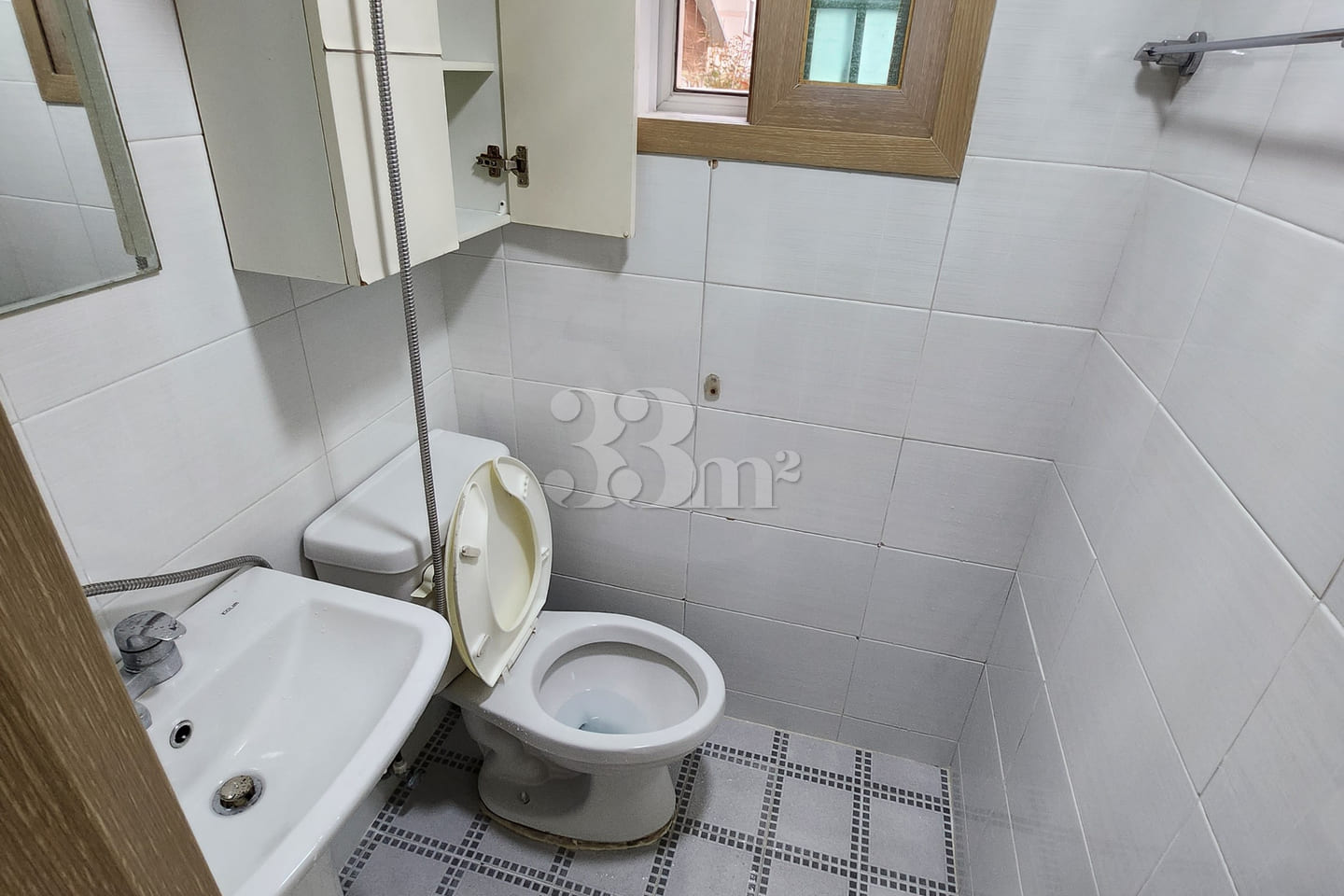 Cozy second-floor studio apartment 3th image