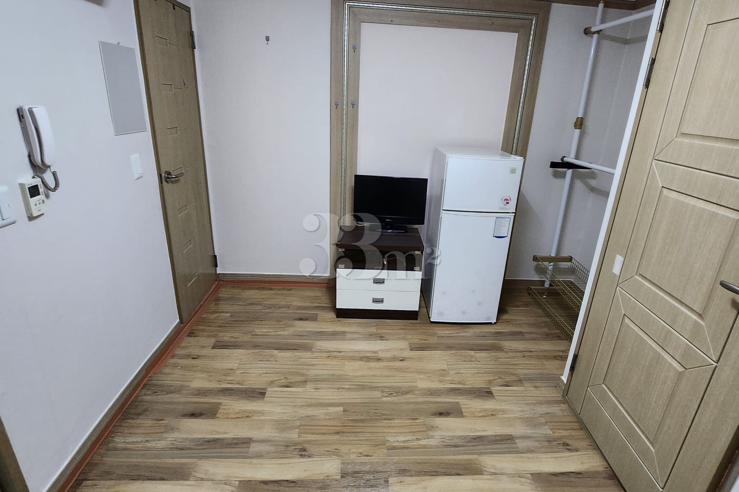 Cozy second-floor studio apartment 5th image