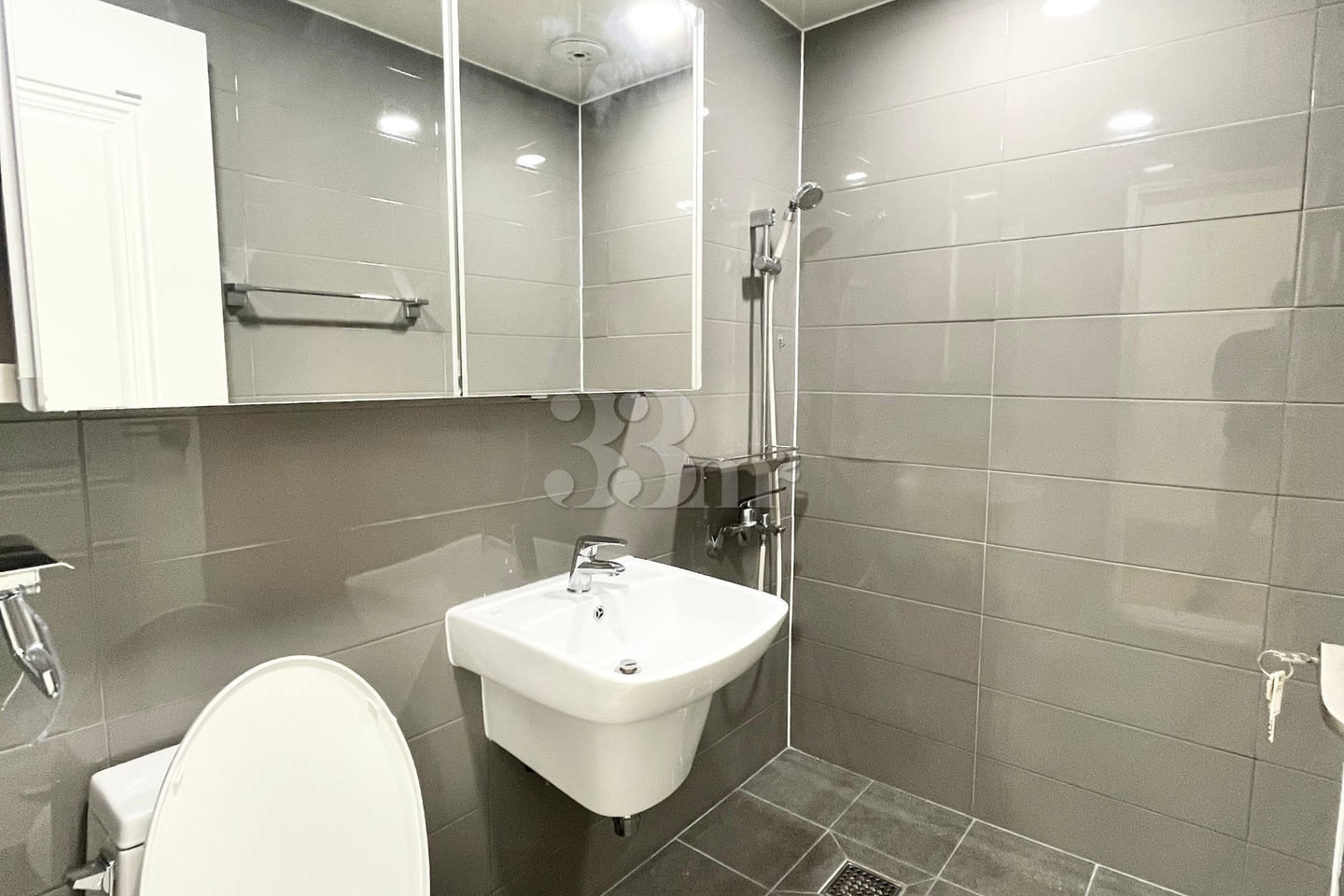 Convenient, newly built Jinwi property with o 4th image
